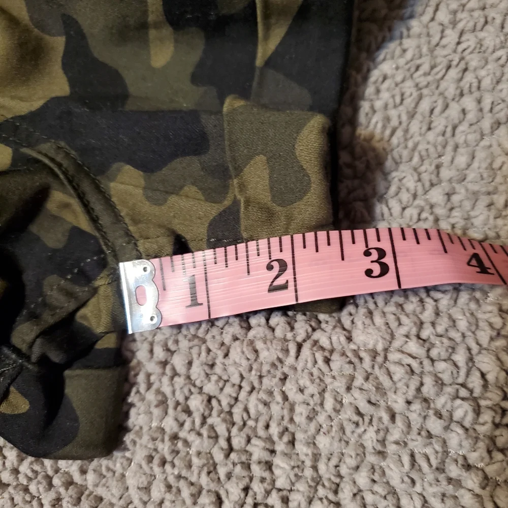 Guess Clementine HR Cuffed Stretch Shorts Brooks Camouflage Juniors Sz 32 NWT